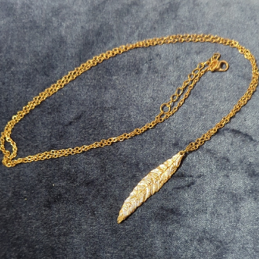 Elegant faux Gold Feather Pendant Necklace
